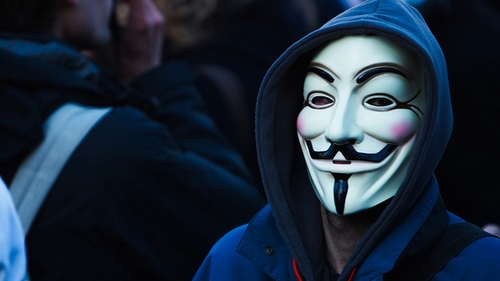 Hackerii de la "Anonymous" i-au pus gand rau Facebook-ului! Iata cum va disparea reteaua de socializare!