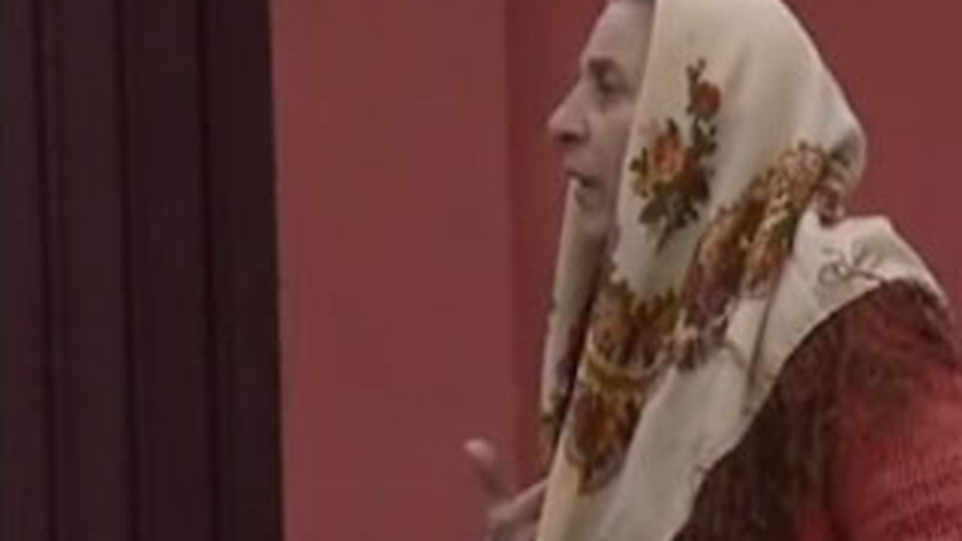 VIDEO Locuinta vrajitoarei Bratara, perchezitionata! VEZI AICI ce au confiscat politistii!