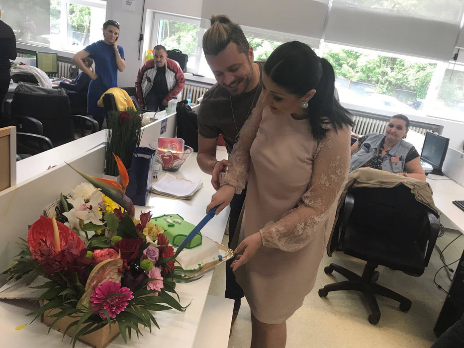 Gabriela Cristea şi Tavi Clonda au sărbătorit cu tort vestea că vor deveni părinţi