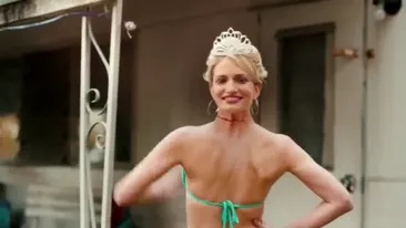 Eminem, alături de piţipoance hidoase în pădure! Una are trei sâni, iar cealaltă, capul tăiat şi pus invers!