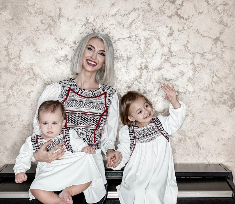 Cum s-a fotografiat Andreea Bălan cu fetele și mama ei de Ziua Națională a României