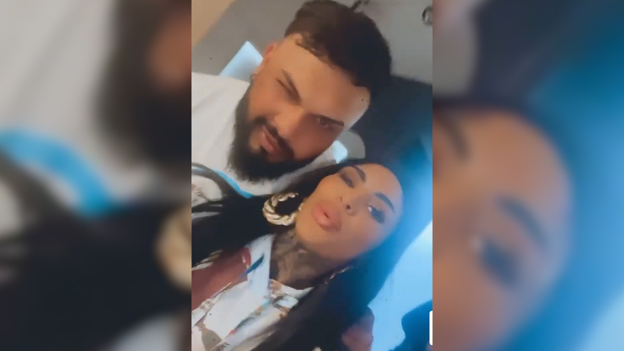 Bebino s-a distrat la cote înalte, inclusiv alături de o stripteuză top