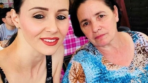 Magda Ciumac și-a înmormântat azi mama. Ce mesaj a scris pe coroana cu flori