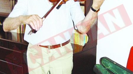 Fostul ministru de Interne canta la vioara