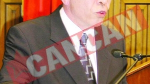 Senator si senatoare, prinsi cu chilotii in vine de femeia de serviciu