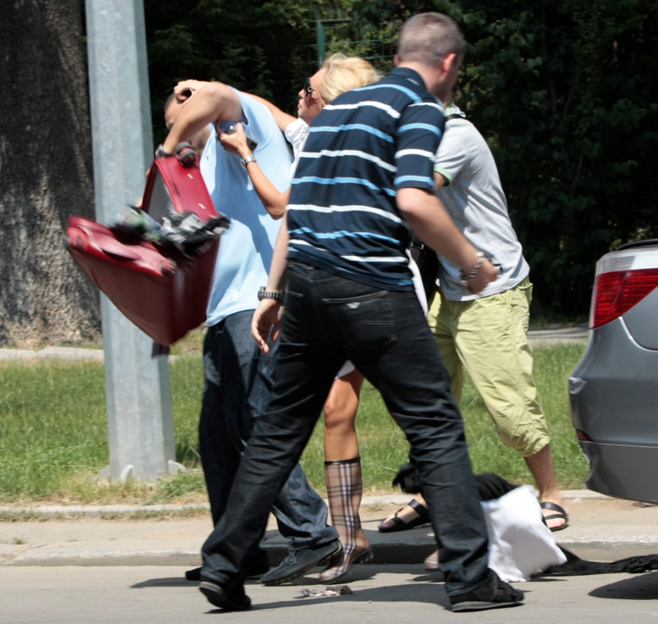 Daniela Crudu nu e singura! Încă o vedetă de la noi, ruptă cu bătaia de iubit