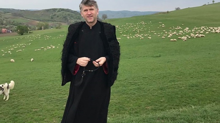 Mărturii şocante despre Cristian Pomohaci: "Intra în cameră la băieţi şi îi săruta pe toţi pe gură"
