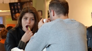 In viata lui Sorin Brotnei, femeile vin si pleaca, dar cartofii raman! Vezi pe cine a indopat de data asta cu fast-food