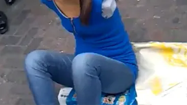 Nu te-ai fi gandit niciodata ca o fetita fara maini poate face asa ceva!