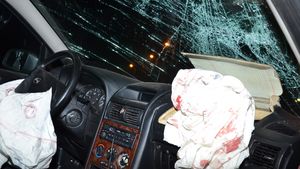 Încă o tragedie pe şosea! Maşina s-a răsturnat, iar cele trei persoane... 