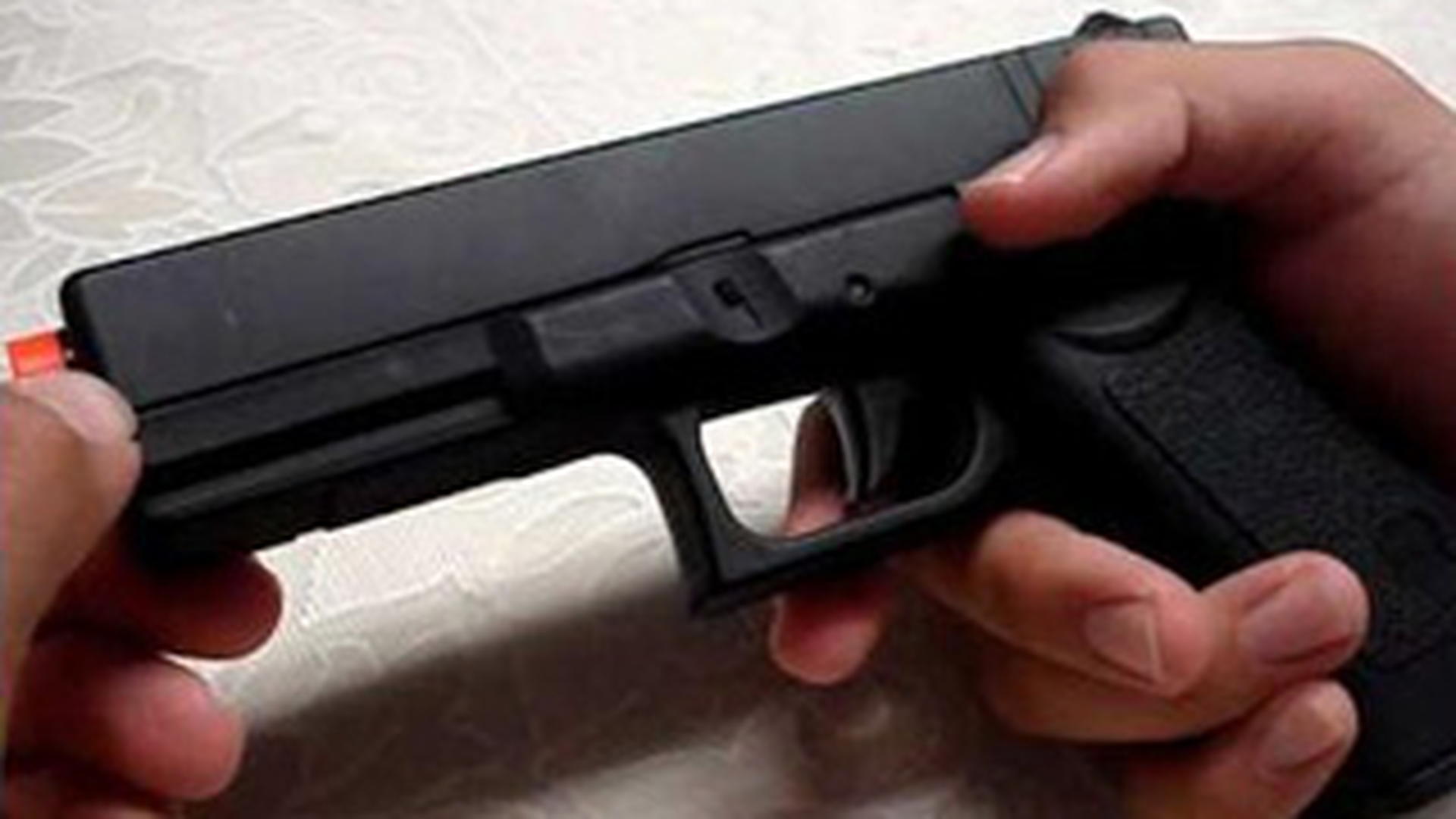 Trei spargatori de case, prinsi cu focuri de arma, in Pitesti