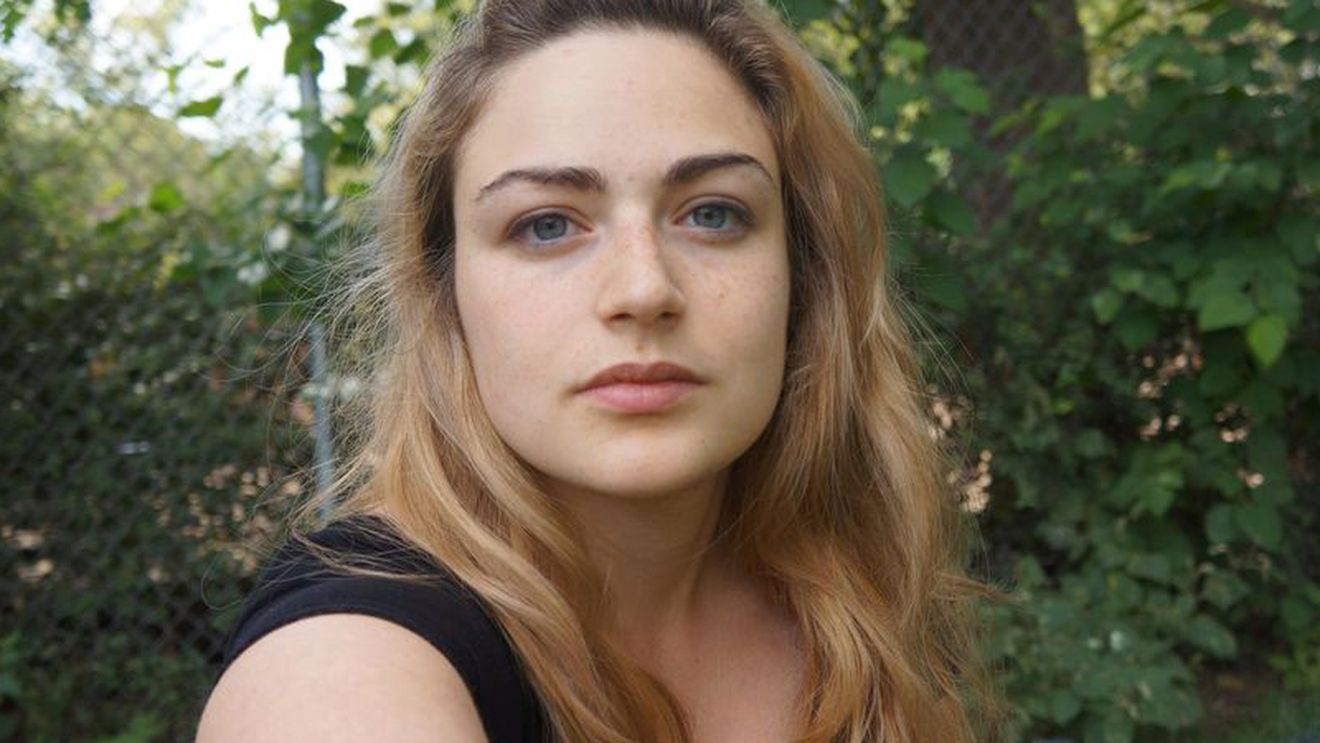 O femeie din Danemarca, traumatizată de bărbați pe stradă: “Țipă la mine să îmi smulg sprâncenele și mustața”. De aproape 1 ani este nepensată și neepilată