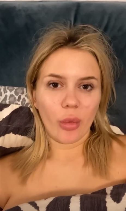 Cu ochii umflați de plâns și machiajul întins, Emily Burghelea a dezvăluit că s-a certat puternic cu logodnicul ei, Andrei: “Eram dezbrăcată, a insistat să posteze clipul” | FOTO & VIDEO