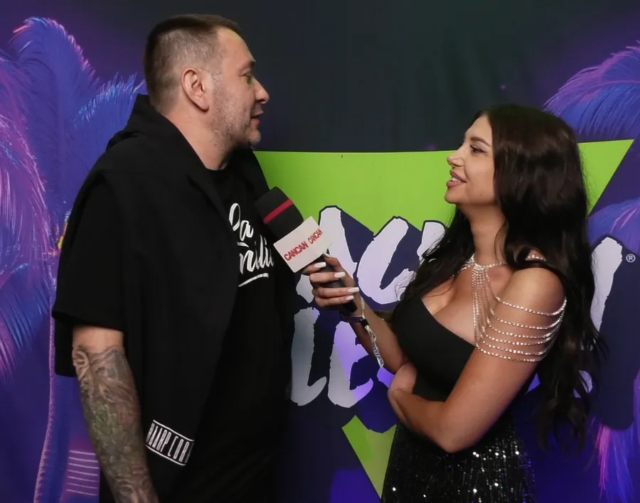 Șisu, înainte de a urca pe scenă la Beach, Please!