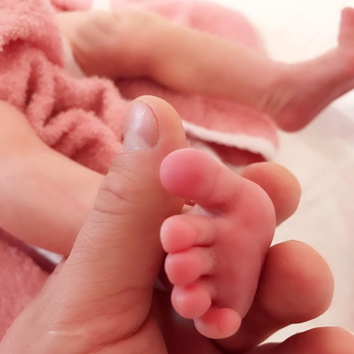 Gabriela Cristea şi Tavi Clonda şi-au fotografiat fetiţa imediat după băiţă. “Răsfăţul de seară de…”
