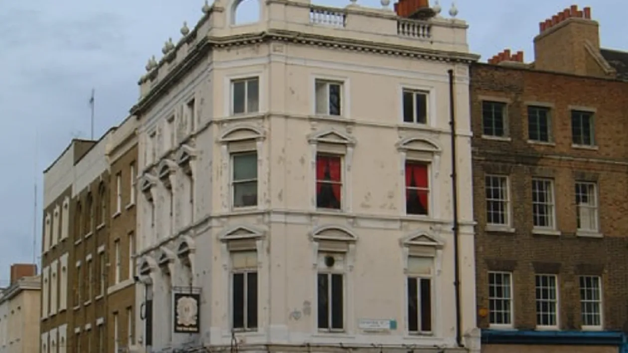 „Barul lui Jack Spintecătorul” din Londra, scos la vânzare. Victimele celebrului criminal au fost văzute ultima oară aici
