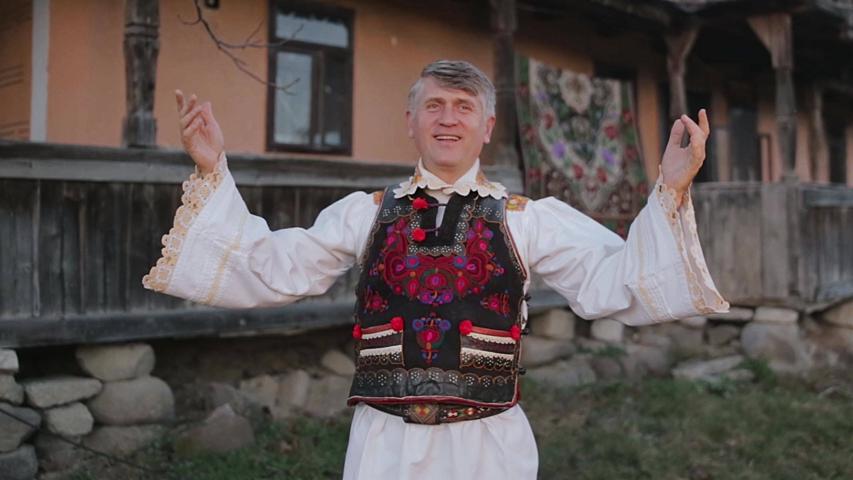 Ce schimbare! Cum arăta Cristian Pomohaci la 19 ani. Controversatul preot a fost filmat la o nuntă, unde a ținut o predică