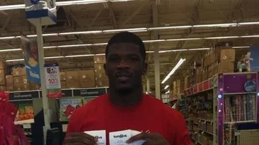 Gest incredibil al unui celebru sportiv american! A mers de Mos Nicolae cu 12 copii abuzati la un magazin de jucarii!