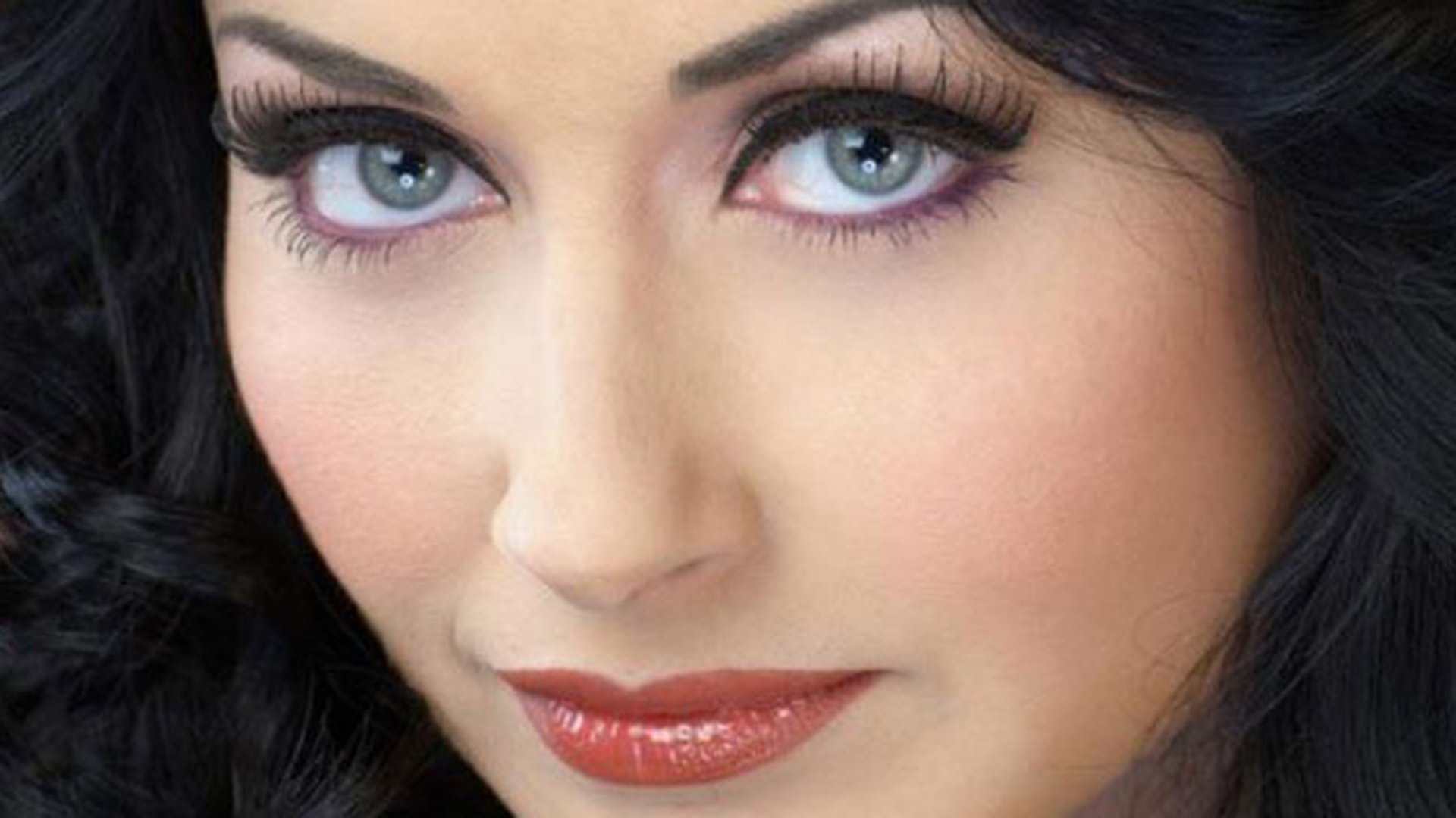 Nu o sa-ti vina sa crezi cu cati bani a parasit Gabriela Cristea caminul conjugal!