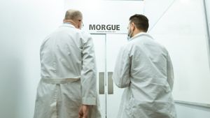 Poveste halucinantă! Un bărbat ar fi revenit la viaţă după 45 de minute: "Am stat închis într-un sac mortuar"