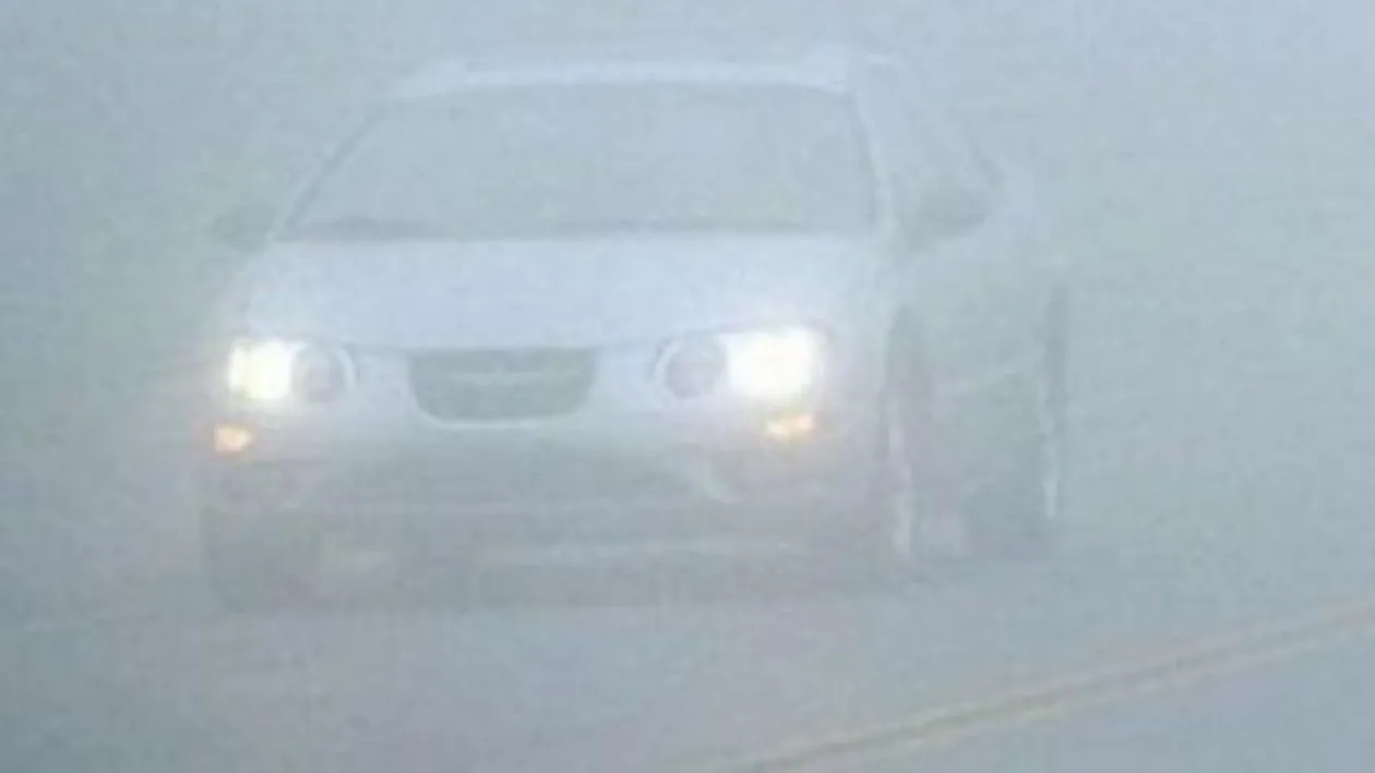 Ceaţă pe mai multe drumuri naţionale. Cel mai greu se circulă pe DN 15, DN 65 şi DN 7