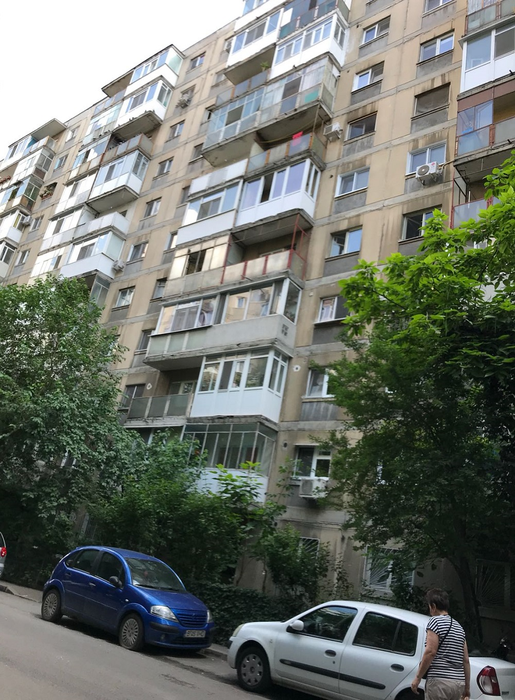 Nora Vioricăi Dăncilă locuiește într-un bloc comun din Militari