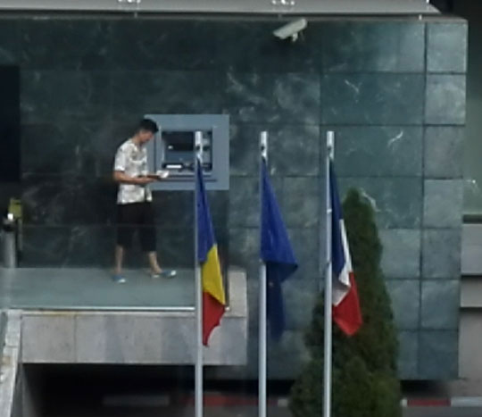 Tudor Chirilă a făcut ”blat” cu o angajată, pentru a scoate o sumă de bani de la bancomat!
