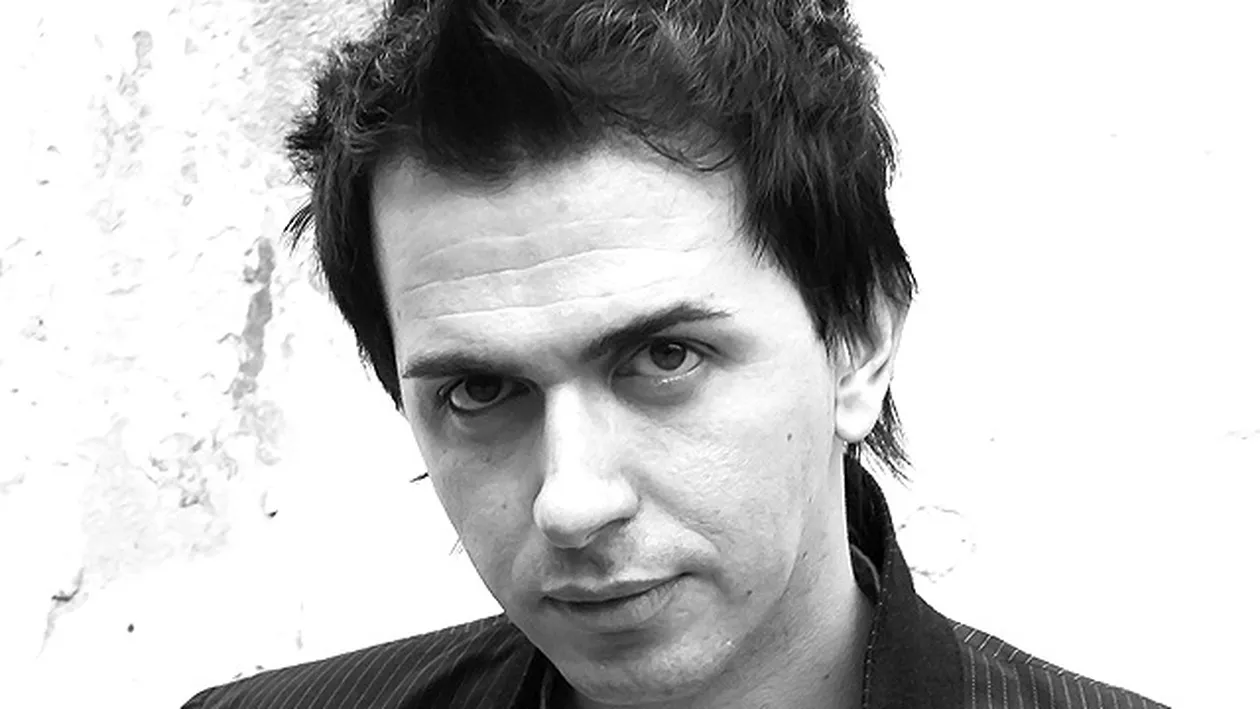 Keo a inlocuit-o pe Andreea Balan cu doi iepurasi Playboy! Vezi ce face artistul cu Gina Pistol si cu Cosmina Pasarin