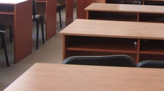 O educatoare din Botosani nu stie sa scrie! Uite aici ce gafe a putut face intr-o nota explicativa