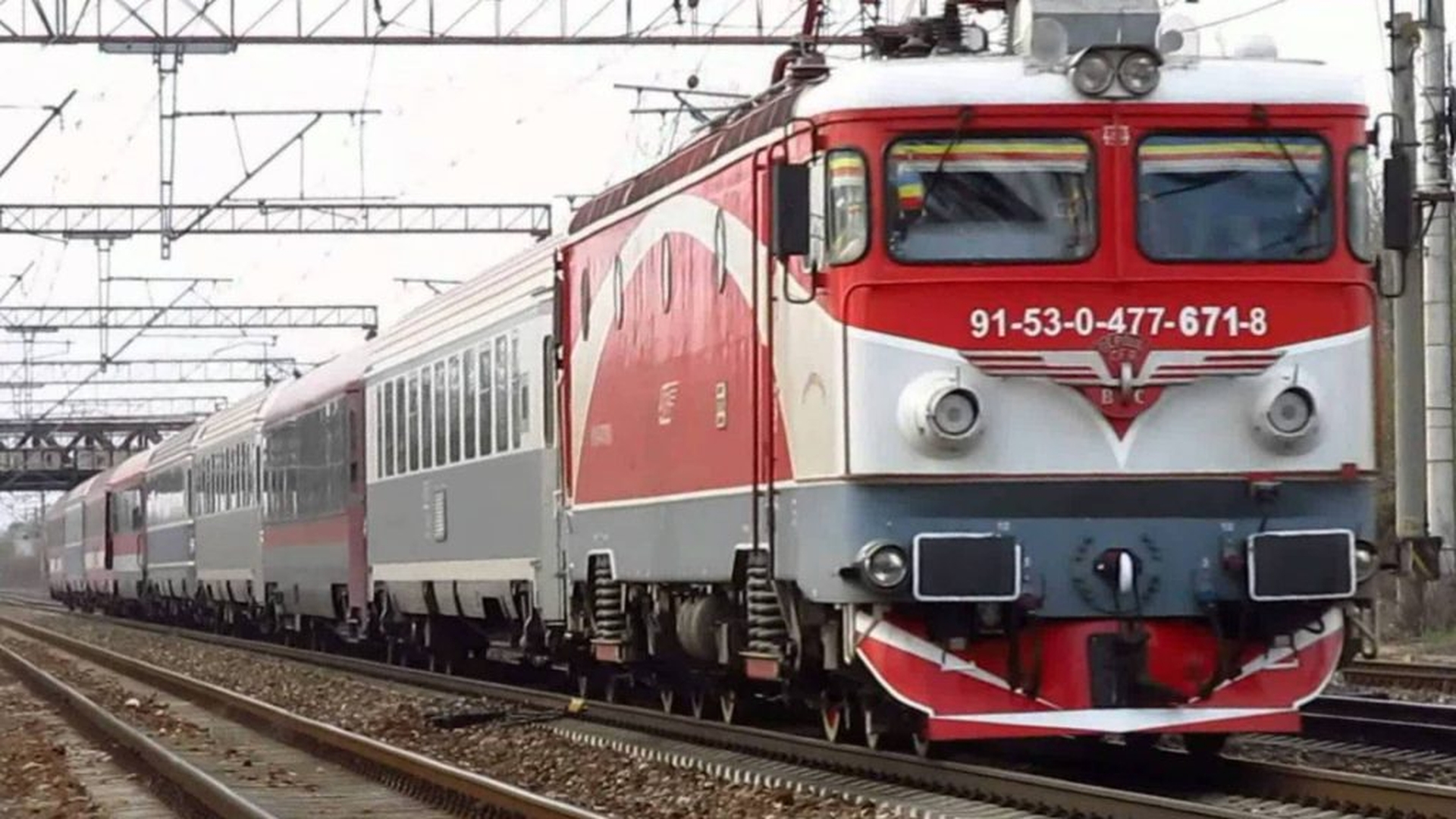 O femeie de 40 de ani a murit în trenul Suceava-București