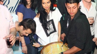 Ia uite ce se distreaza Inna la after party-ul "Balkan Music Awards 2011"!