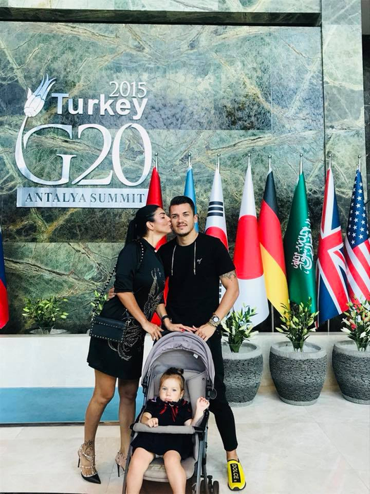 “My family!❤️❤️❤️❤️RBK iubirea noastra❤️❤️❤️❤️”, a scris Andreea Tonciu pe pagina ei de Facebook.
