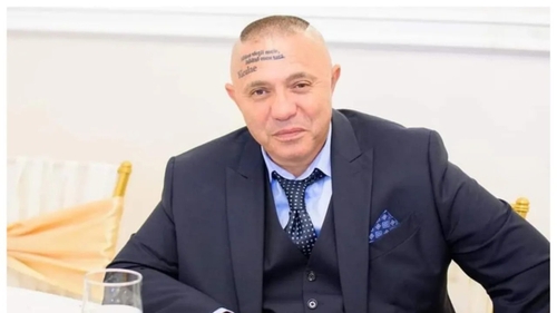 Nicoale Guță și-a întrerupt concertul, după ce o fană a leșinat în fața lui: ”Luați-o pe sus!”