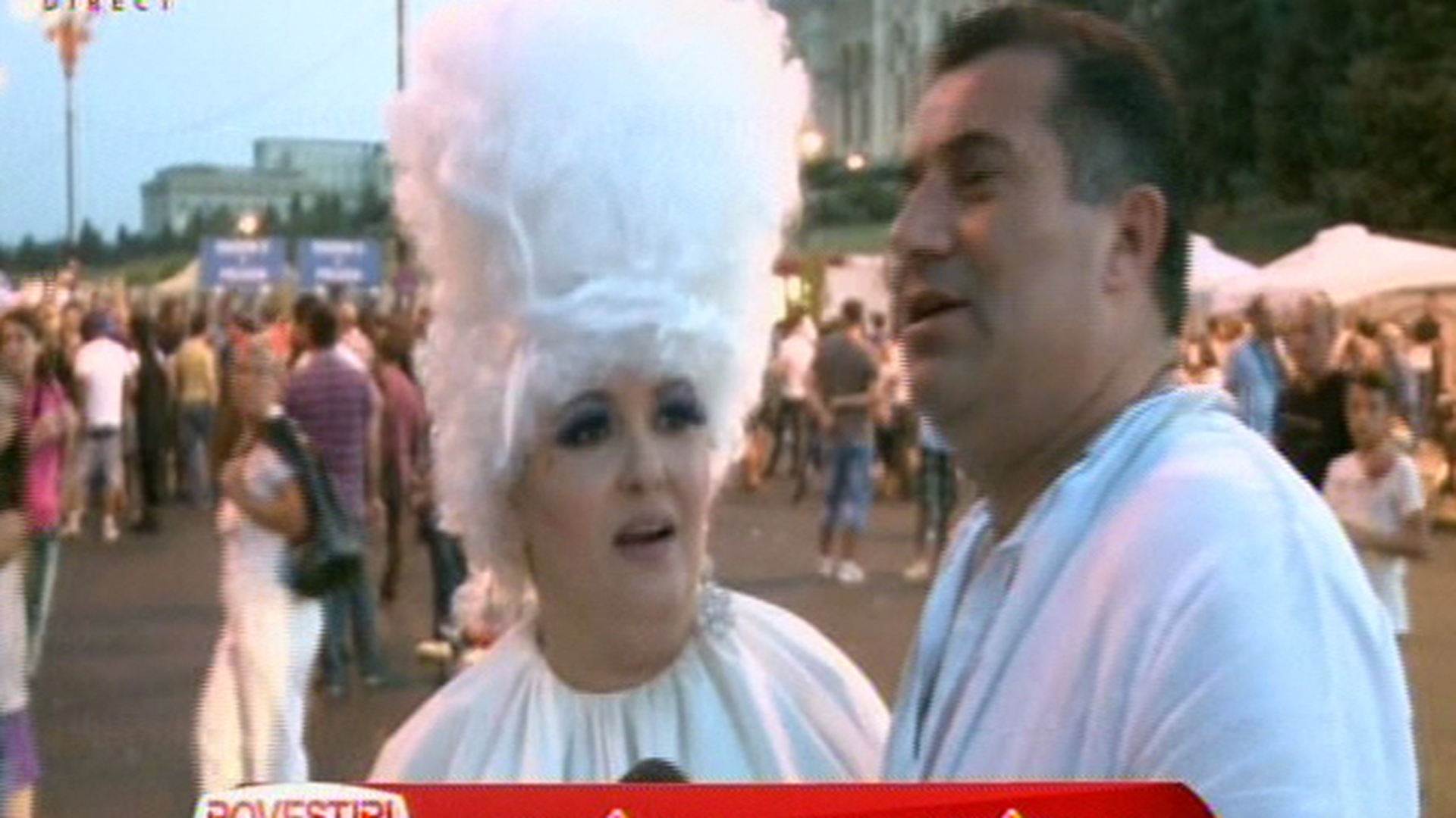 "Eu sunt Lady Gaga de Romania"! Ghici cine e vedeta care a venit costumata in asa hal la concertului divei si a cantat: "Foaie verde, Lady GaGa"