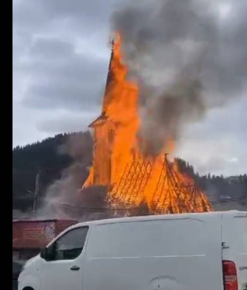 Incendiu la o biserică de lemn / Sursă foto: Antena 3