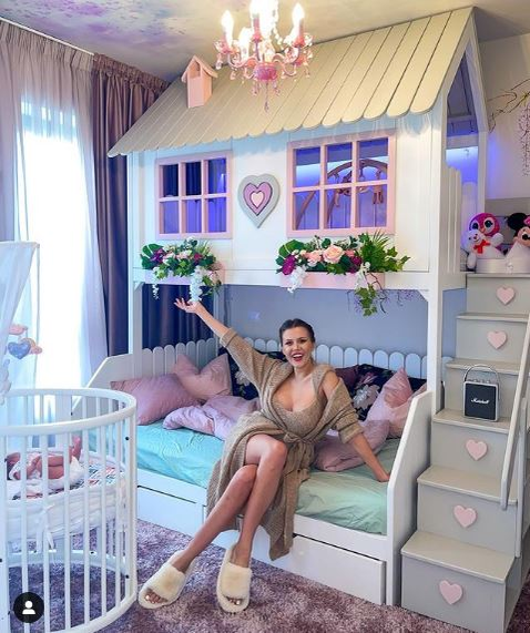 Emily Burghelea, transformare spectaculoasă în doar 5 săptămâni de când a devenit mămicăEmily Burghelea, transformare spectaculoasă în doar 5 săptămâni de când a devenit mămică