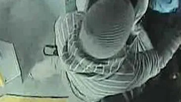 VIDEO  SUPER TARE Sofer de troleibuz batut de un calator