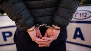 Un român care a dat spargeri în Paris a fost prins după 7 ani de căutări internaționale