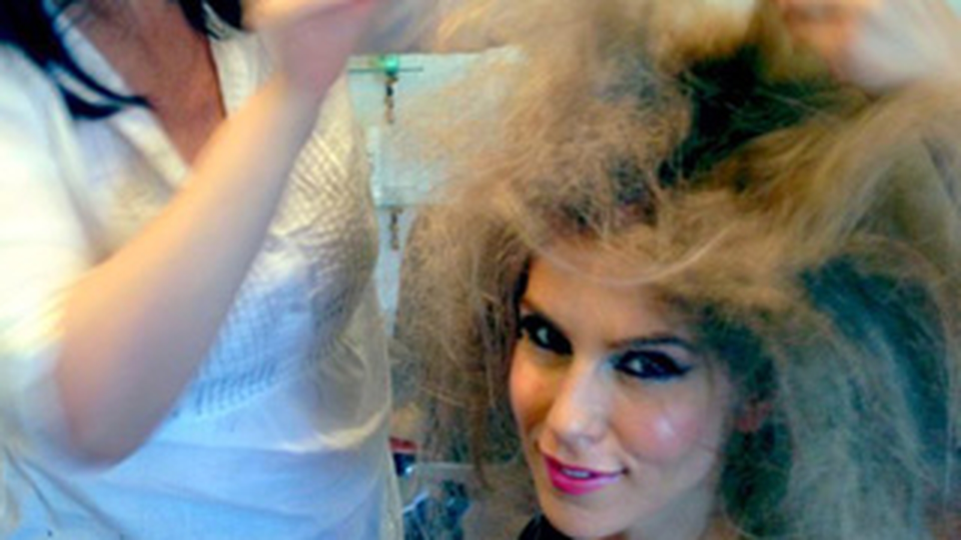 Corina, aparitie de senzatie la "M-a facut mama artist"! Uite ce rochie deosebita a purtat!