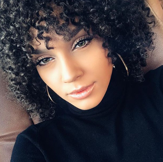 Carmen Simionescu, schimbare radicală de look. “Zici că eşti Whitney Houston!” Cum arată acum fata lui Adrian Minune