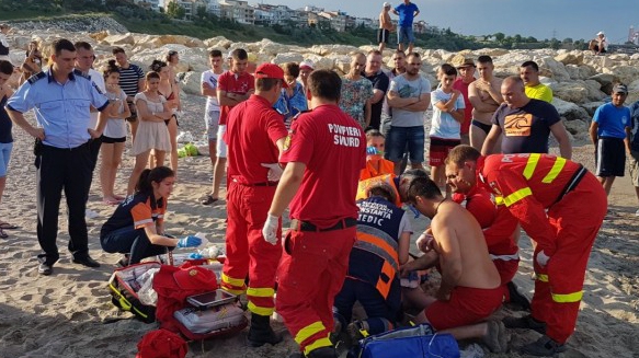 Marea, aproape să facă noi victime, pe litoral! Doi adolescenți au fost salvați de la înec
