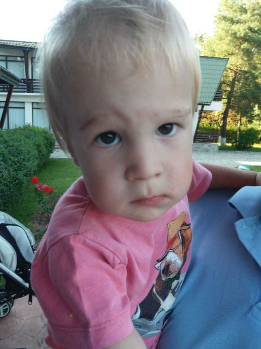 Ștefan, băiețelul mort la câteva ore după operație, condus astăzi pe ultimul drum

(sursa foto - WOW BIZ)