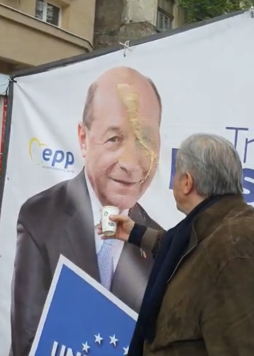 VIDEO. Momentul in care Ilie Nastase ii arunca lui Traian Basescu o cafea fierbinte in fata
