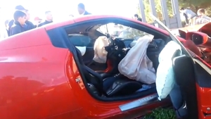 Lectie de PROSTIE! Un fotbalist si-a facut praf Ferrariul de 250.000 de euro si a vrut sa-i minta pe politisti! Vezi ce le-a zis