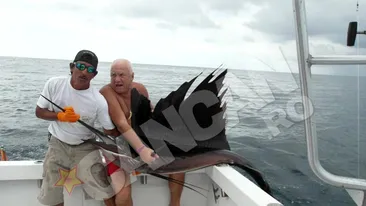 Milionarul de pe Titanic a mai dat o lovitura. A scos un adevarat monstru din Pacific, dupa 4 ore de lupta!