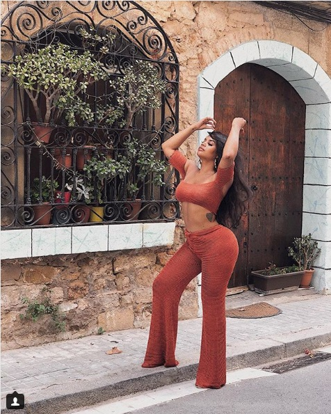 Lateysha Grace, într-un costum de baie minuscul care îi sugrumă zona intimă! Pozele pe care vedeta TV le vrea ștearse definitiv