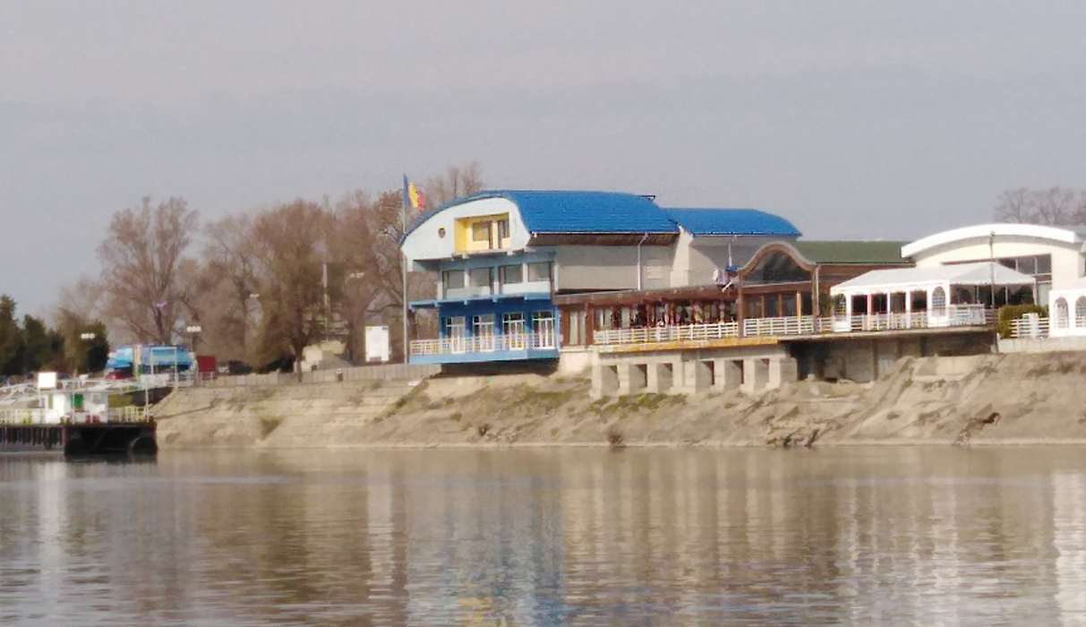 Turiștii pot vedea mai bine malurile Dunării, din larg