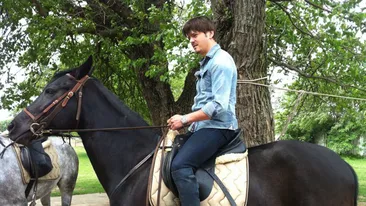 Mihai Petre, asa cum nu l-ai mai vazut niciodata! Uite cum a imblanzit un armasar negru rupt din filmele western