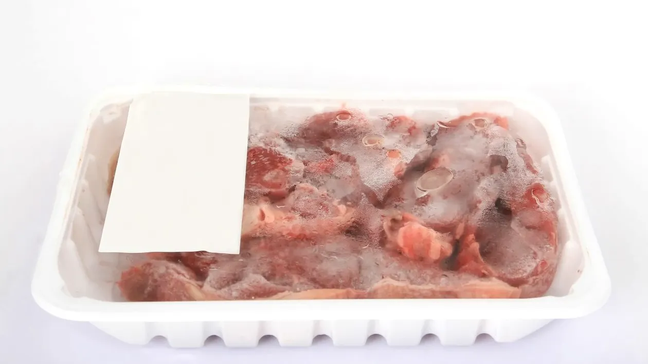 Produse cu salmonella găsite într-un supermarket popular din România. Decizia autorităților