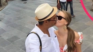 Robert Turcescu şi soţia s-au pozat romantic în vacanţă! Când au ajuns acasă şi s-au uitat la imagine nu le-a venit să creadă ce se întâmpla în spatele lor